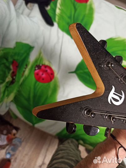 Электрогитара J&D v100