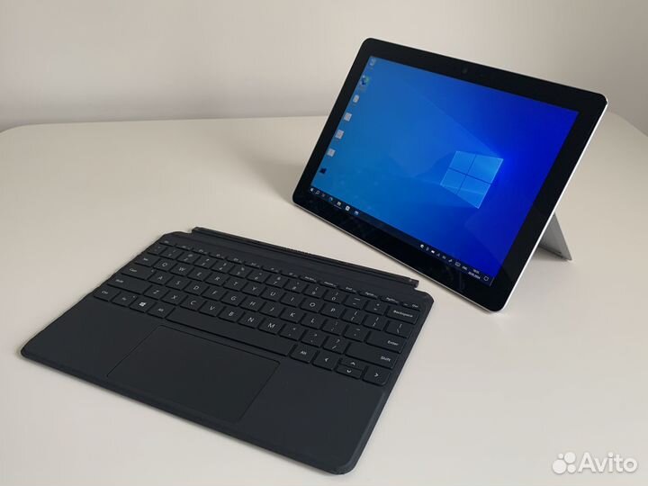 Планшет Microsoft Surface Go 8/128 с клавиатурой