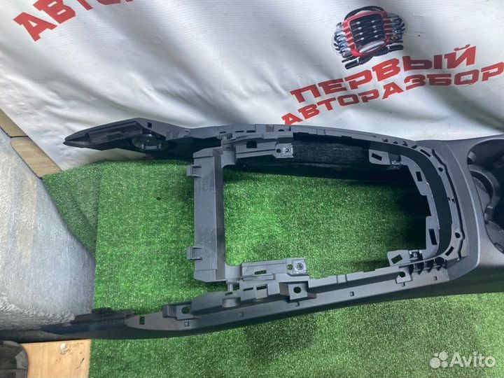 Консоль центральная Audi Q5 2012