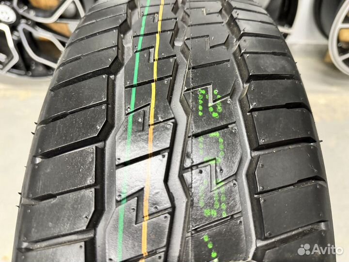 Tracmax Transporter RF09 205/65 R16 105T