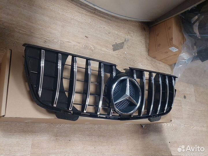 Решетка радиатора Mercedes GL X164 до рестайлинг