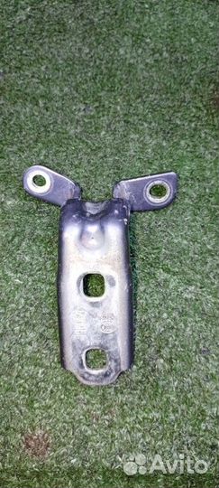 Петля двери Chevrolet Cruze хетчбек 1.6 F16D4 2014