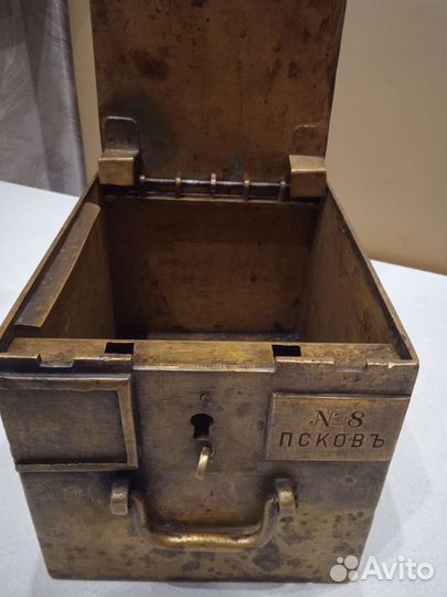 Старинный сейф, полковая касса