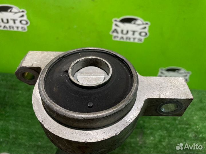 Рычаг нижний nissan skyline V36 VQ25HR 2008 Перед. Прав