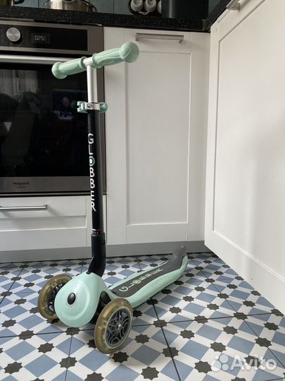 Самокат Globber Go