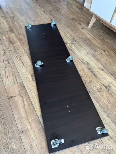 Подставка на колесиках