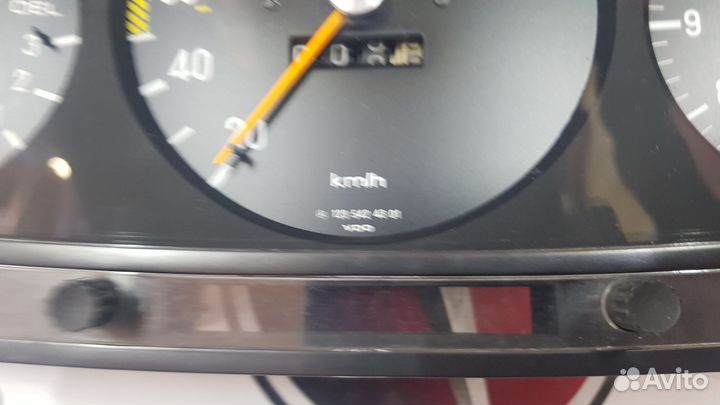 Приборная панель на Mercedes-Benz W123