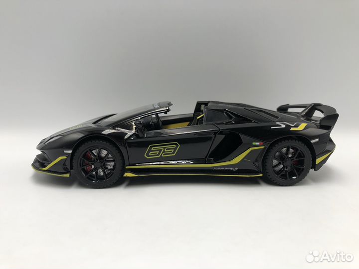 Модель автомобиля Lamborghini Aventador SVJ мет