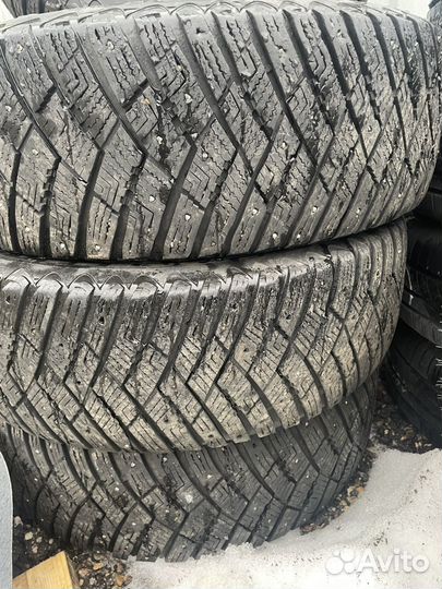 Goodyear UltraGrip 245/65 R17 111T