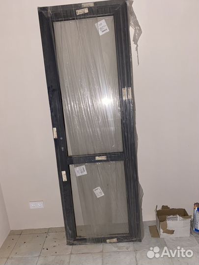 Дверь алюминиева новая