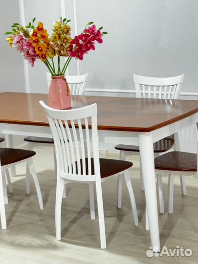 Стол со стульями