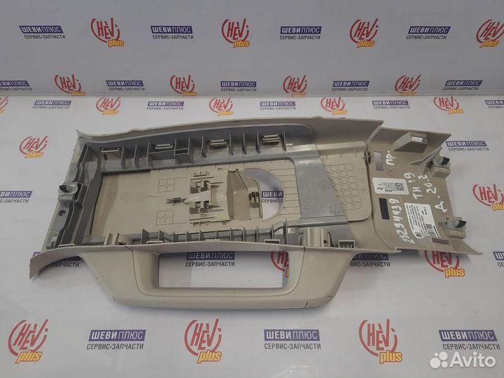 Накладка стойки верхняя, Cadillac Escalade