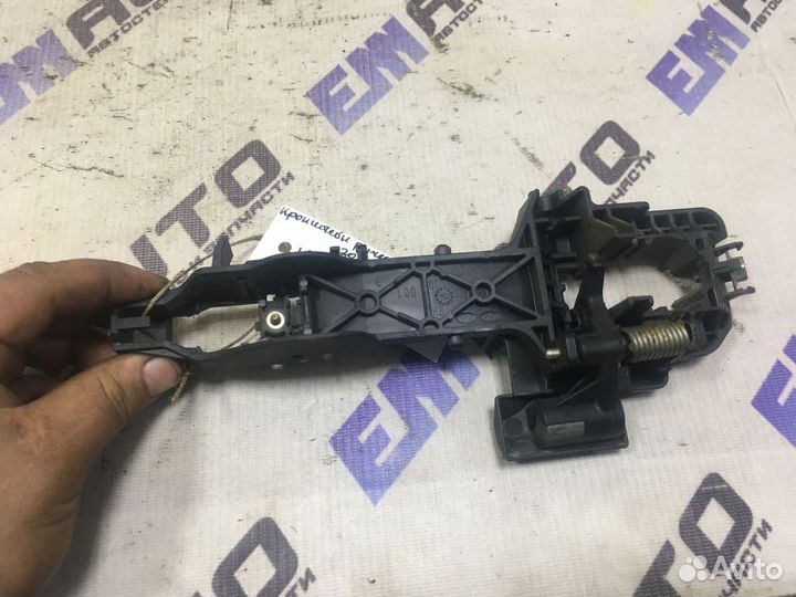 Кронштейн ручки двери задней правой Киа Сид 2