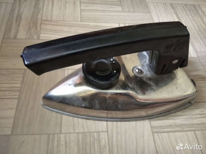 Дорожный утюг СССР со складной ручкой