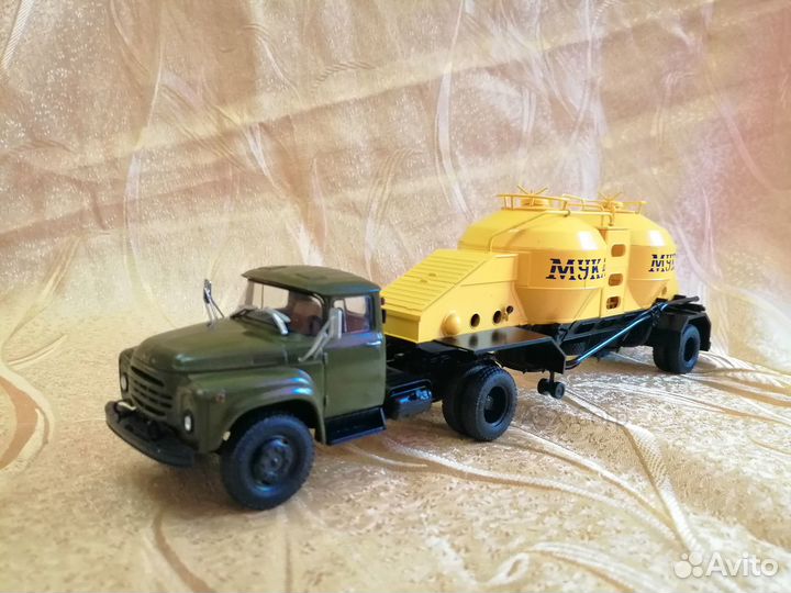 Модель ЗИЛ-130В1 с полуприцепом-муковозом К4-амг