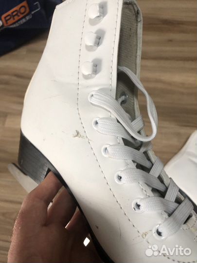 Коньки фигурные детские 33 размер