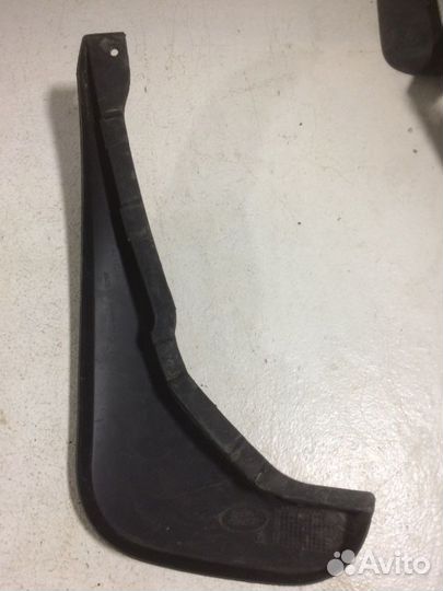 Брызговик передний правый Land Rover Range Rover