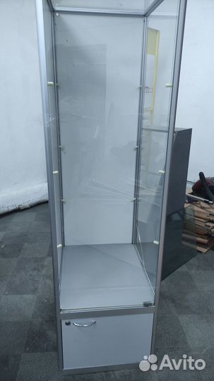 Торговое оборудование: витрины, прилавки, полки