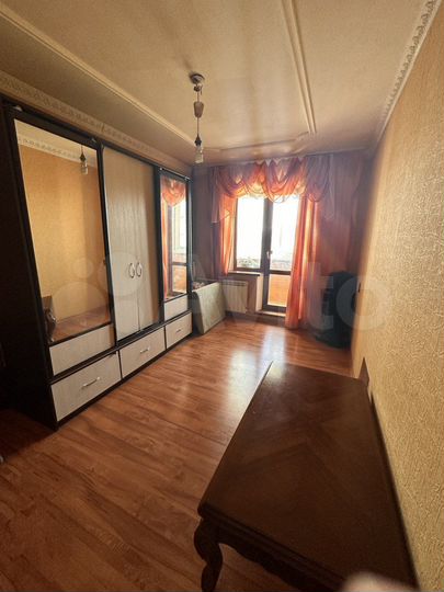 4-к. квартира, 82 м², 8/10 эт.