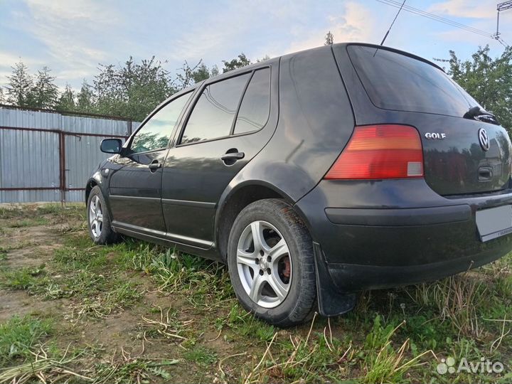 Volkswagen Golf, 2002