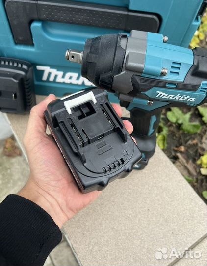 Гайковёрт аккумуляторный Makita 700Нм Магазин