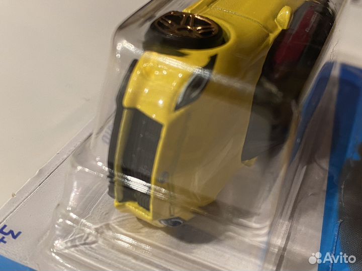 Машинка базовая Hot Wheels Nissan Z Proto желтый