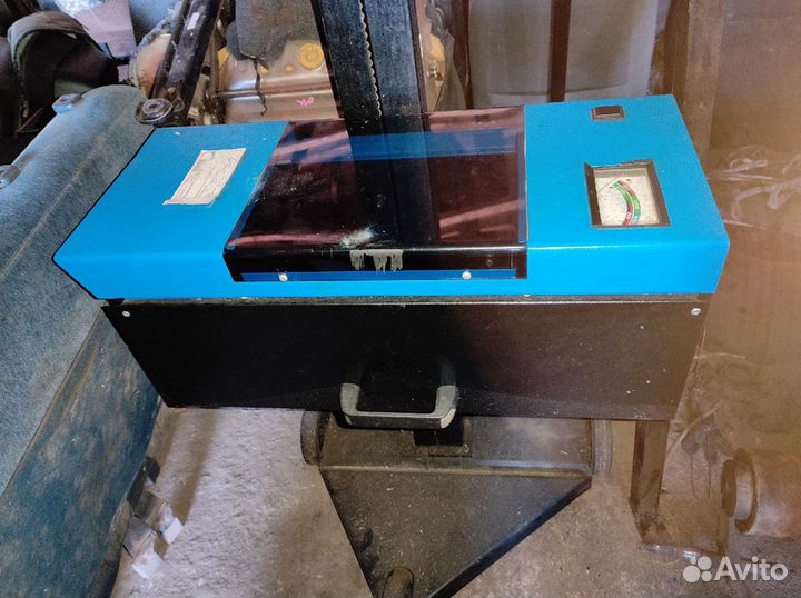 Прибор контроля и регулировки света фар с наводчик