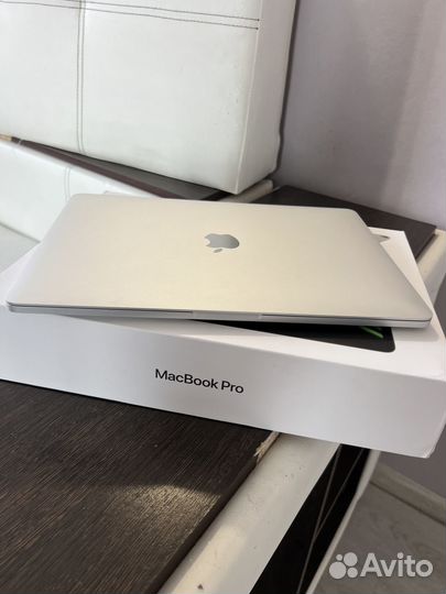 MacBook Pro 13 2018 Touch Bar Silver 256g 357цикл