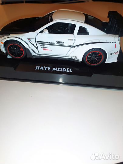 Машинка Nissan Skyline R35