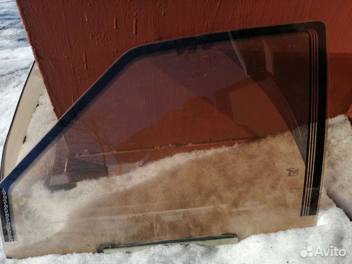 Стекло боковое на ваз 2115