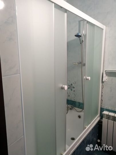 Стеклянная шторка для ванной