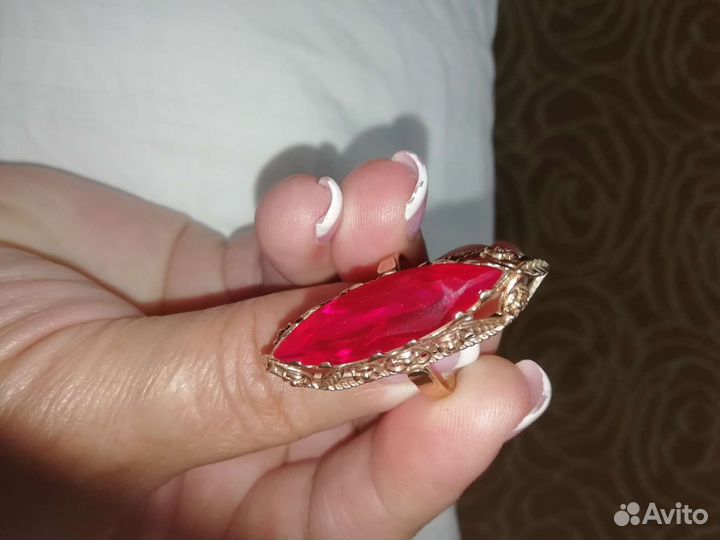 Золотое кольцо с рубином. 