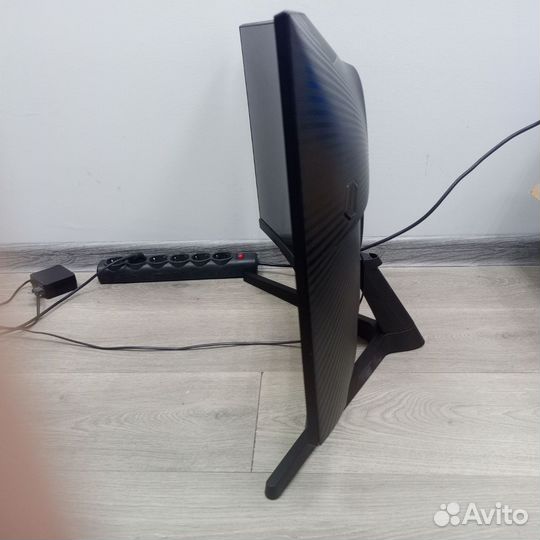 Изогнутый монитор Samsung Odyssey G5 27''