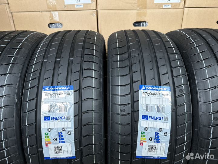 Triangle EffeXSport TH202 245/40 R20 99Y