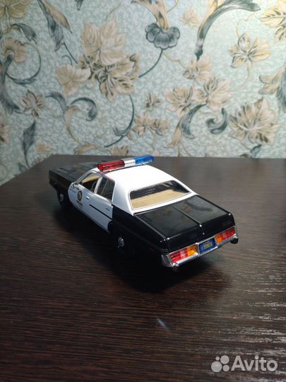 Модель автомобиля Dodge Monaco 1977 1-24