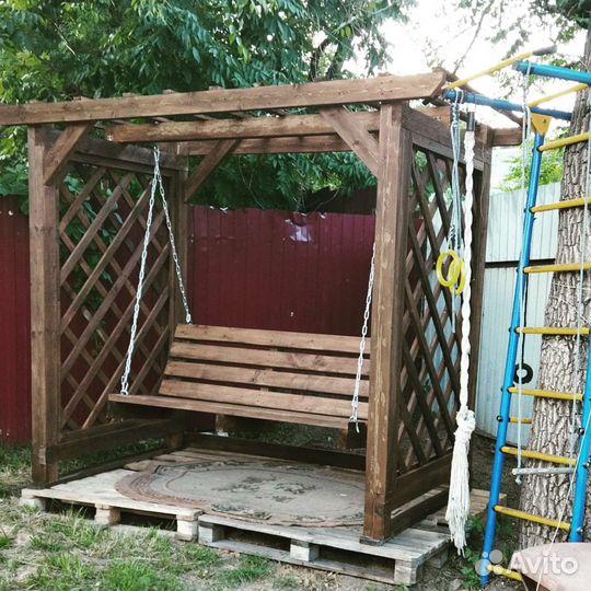 Садовые качели из дерева