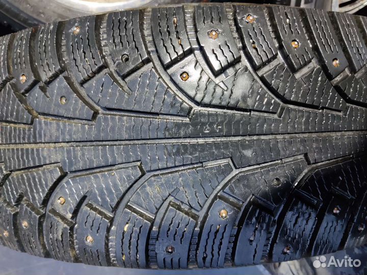Комплект зимних шипованных колес