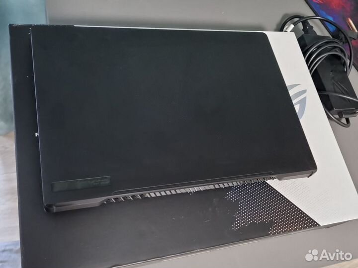 Asus rog zephyrus m16