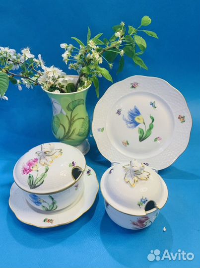 Блюдо и тарелка с тюльпанами венгерский фарфор