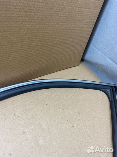 Уплотнитель стекла передний левый Skoda Kodiaq