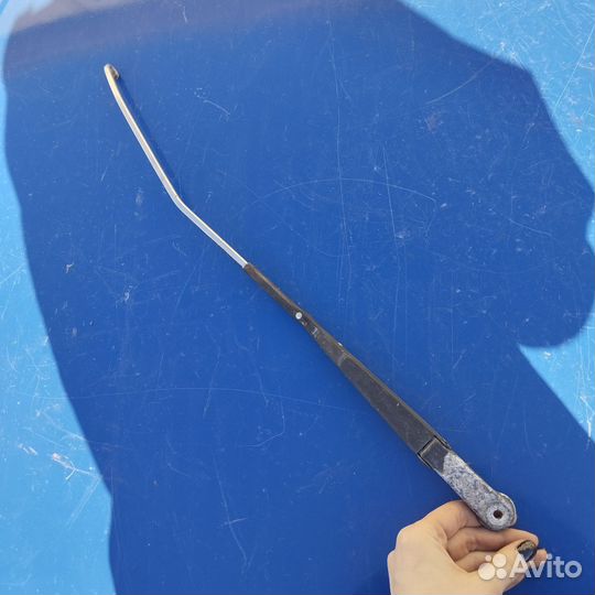 Поводок стеклоочистителя задний Mazda 626 ge