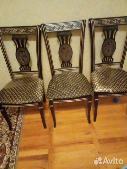 Кухонный стол и стулья