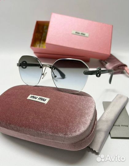 Солнцезащитные очки женские Miu Miu