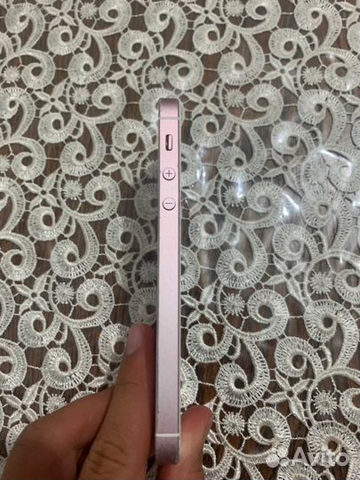 Телефон iPhone se 2016