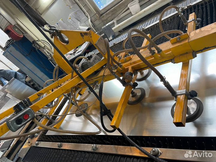 Вакуумный захват для листового металла с 8 присоск