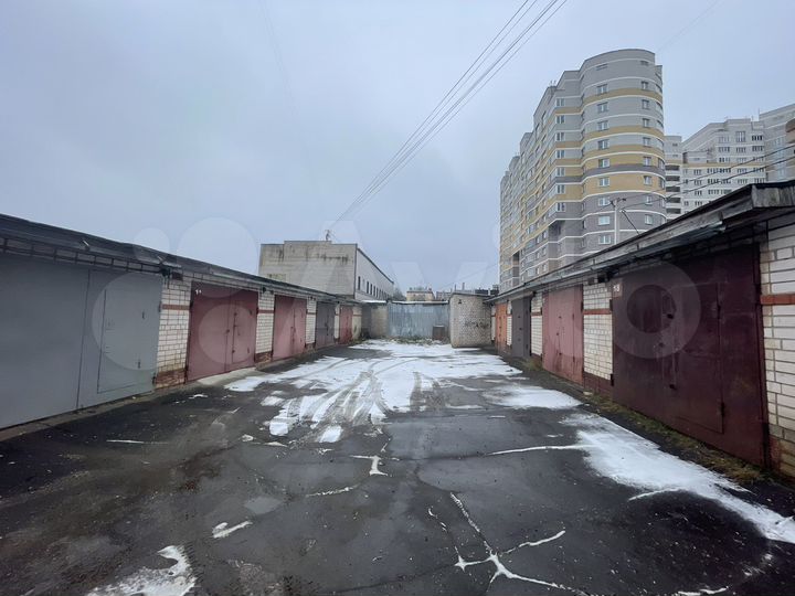 Гараж, > 30 м²