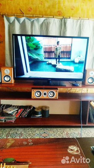 Колонки полочные Еленберг. Цетральная канал Jamo