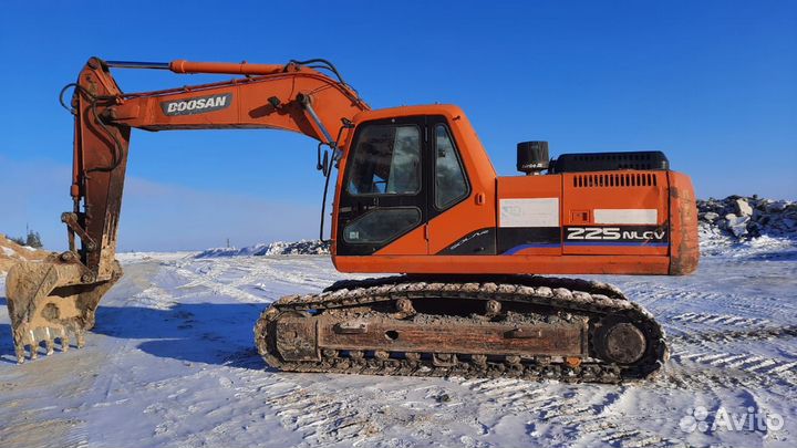 Машинист экскаватора гусеничного