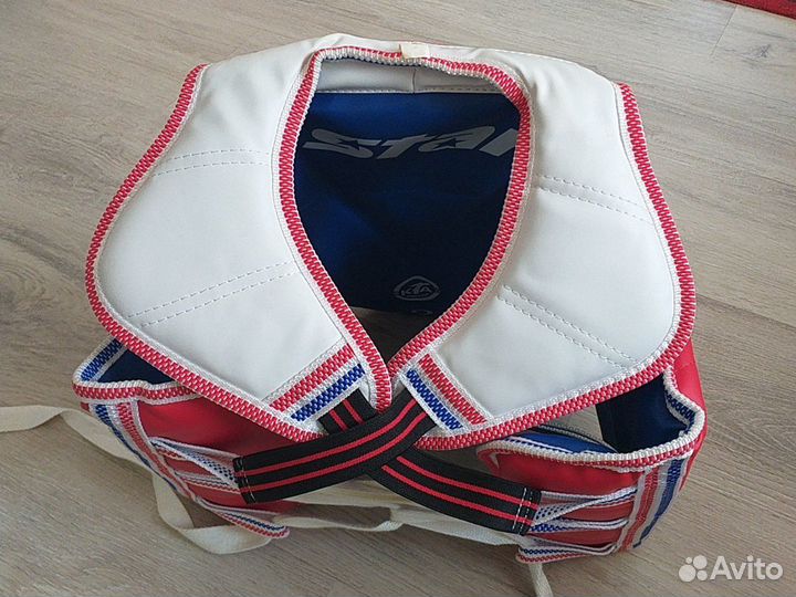 Нагрудник(защита спортивная)