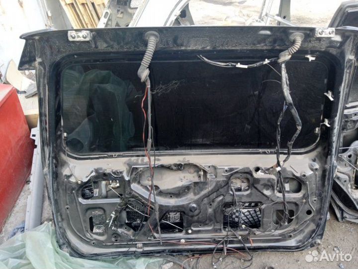 Крышка багажника Mitsubishi Pajero